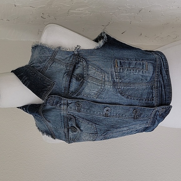 Candie’s Britney Spears Cropped Jean Vest Blue Distressed Denim Button Down Y2K - Picture 3 of 15